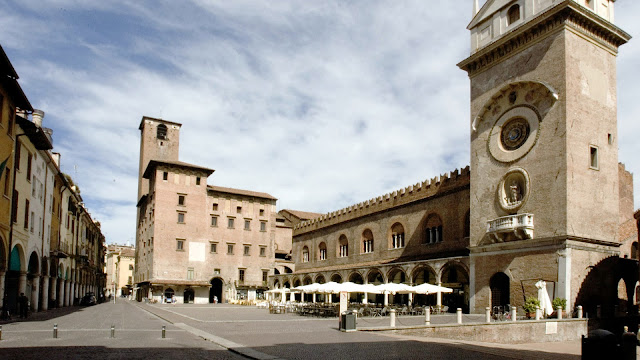 cosa-vedere-a-Mantova-Torre-dell'orologio