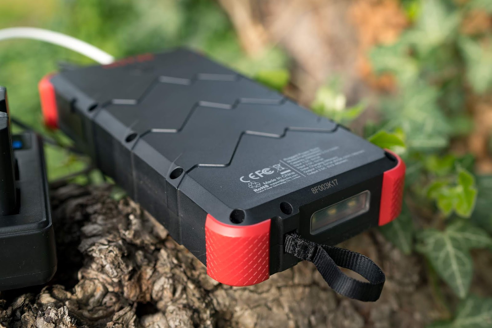 OUTXE 20000mAh Solar Powerbank 4A Dual Input Energie für unterwegs