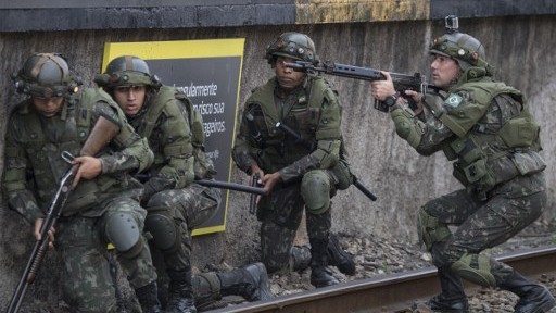 Ejército de Brasil se enfrenta a terroristas musulmanes Ejército de Brasil se enfrenta a terroristas musulmanes