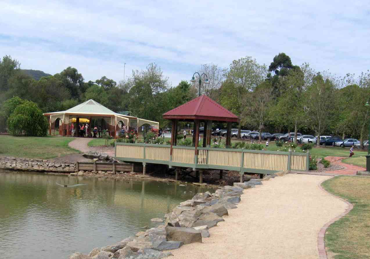 TRACKS, TRAILS AND COASTS NEAR MELBOURNE Tim Neville Arboretum Park