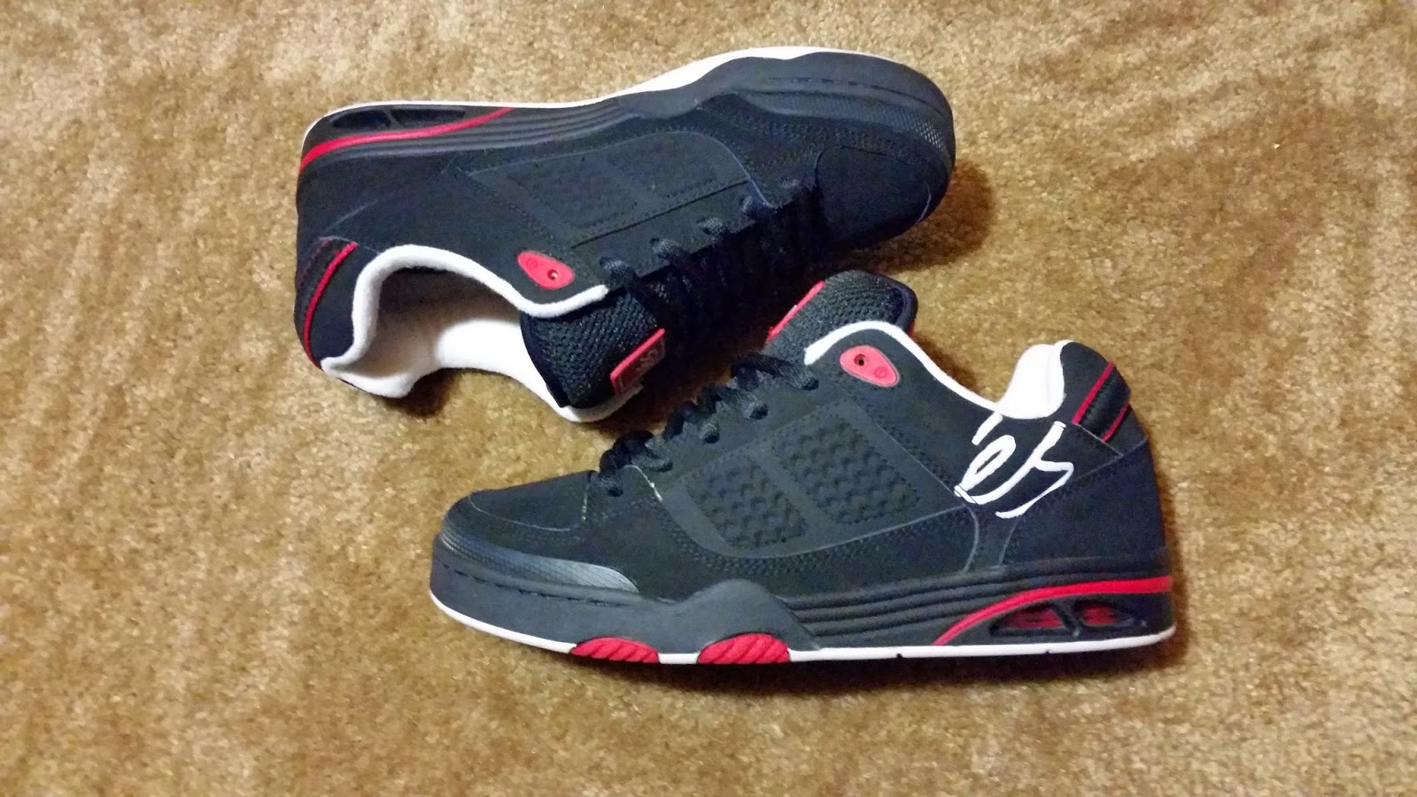 sk8shoewars éS Footwear Saga