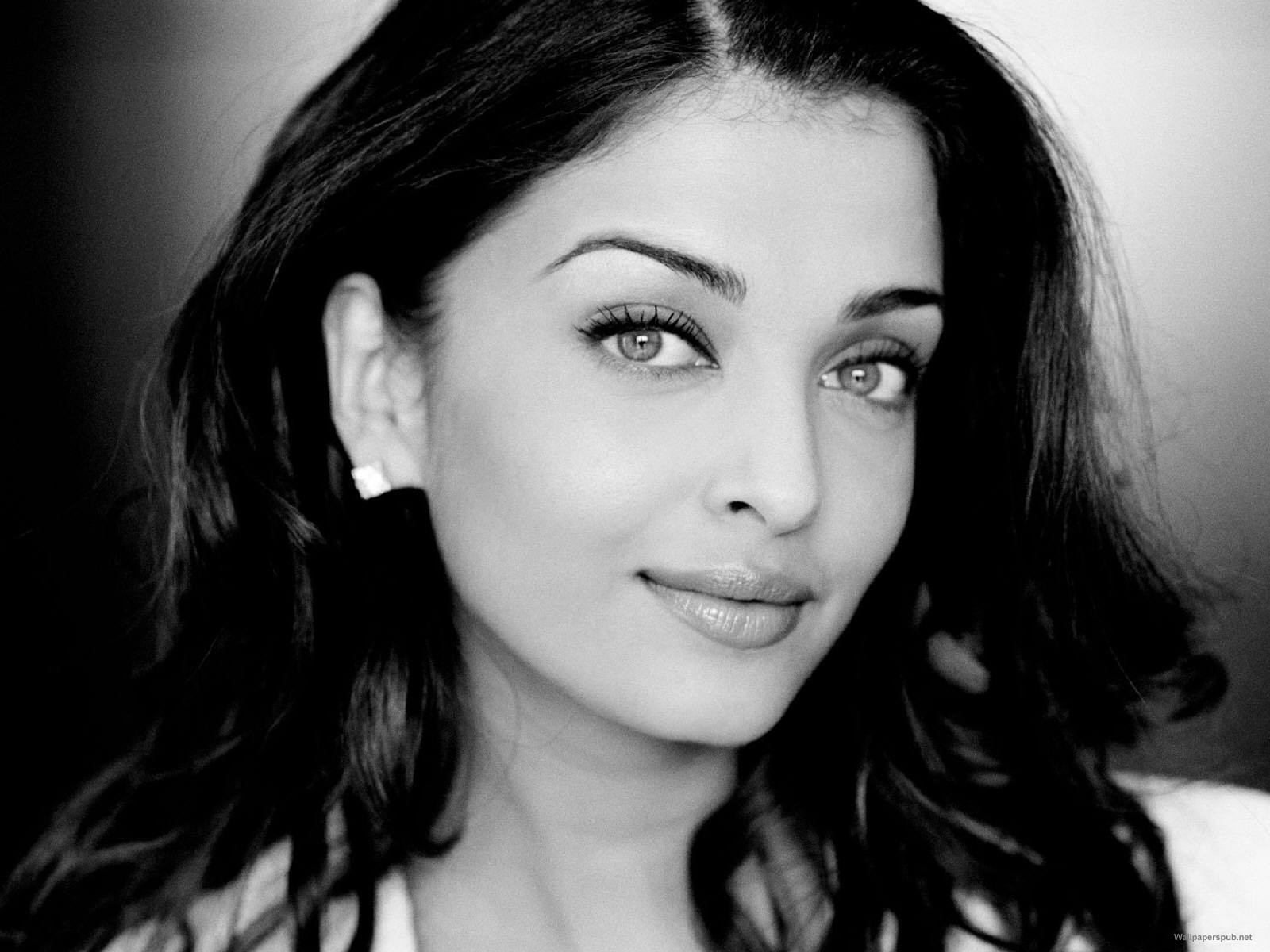Aishwarya Rai Bachchan: Aishwarya... Black and White and ..Beautiful