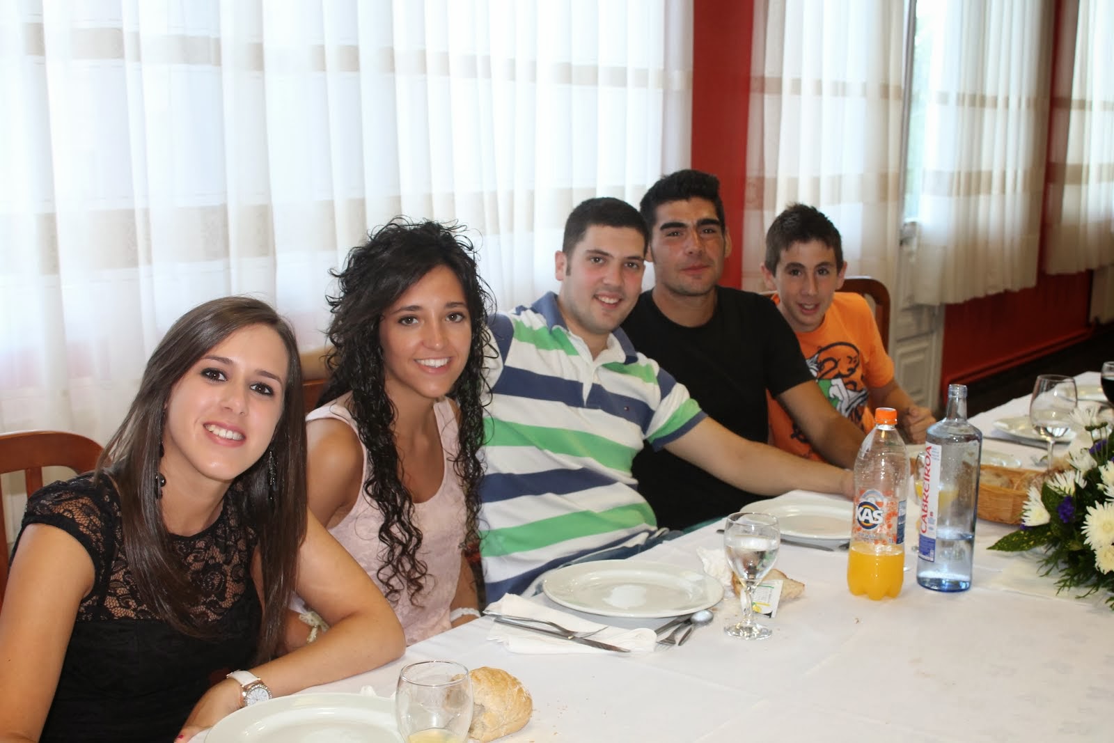 Mis primos Lorena,Victor, Adrian y Alberto y la novia de victor