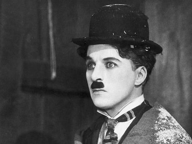 Mjue Charlie Chaplin, Mwigizaji Mchekezaji wa zamani Ambae Alieiteka Dunia