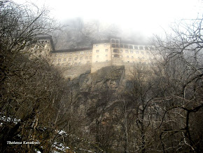 Ομίχλη πάνω από τον βράχο της Παναγίας. Ελευθέριος Σαββουλίδης