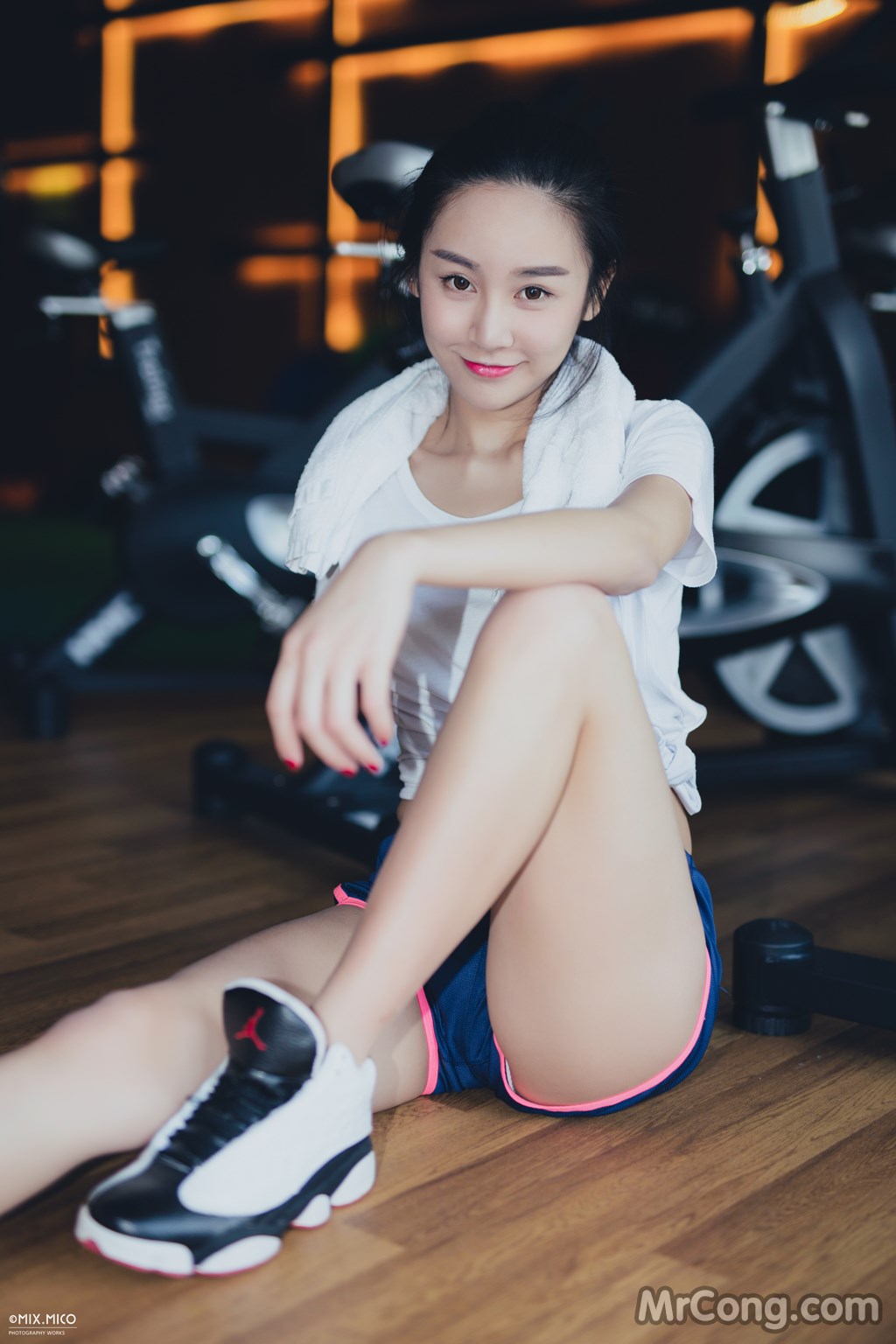 Kuemma beauty is beautiful and sexy posing in the gym (23 pictures)