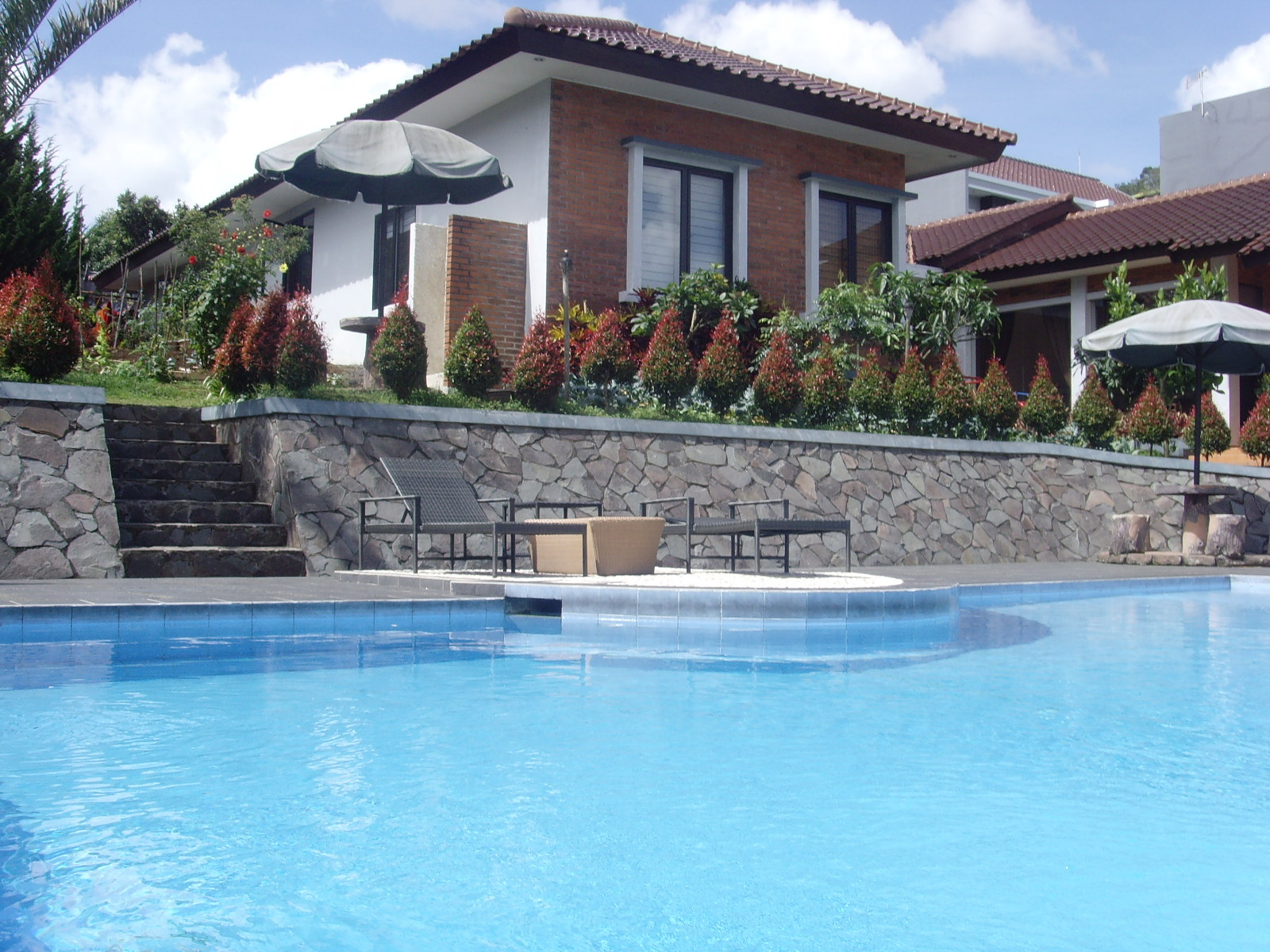 VILLA LEMBANG SEWA VILLA RESORT DAN BUNGALOW LEMBANG ...