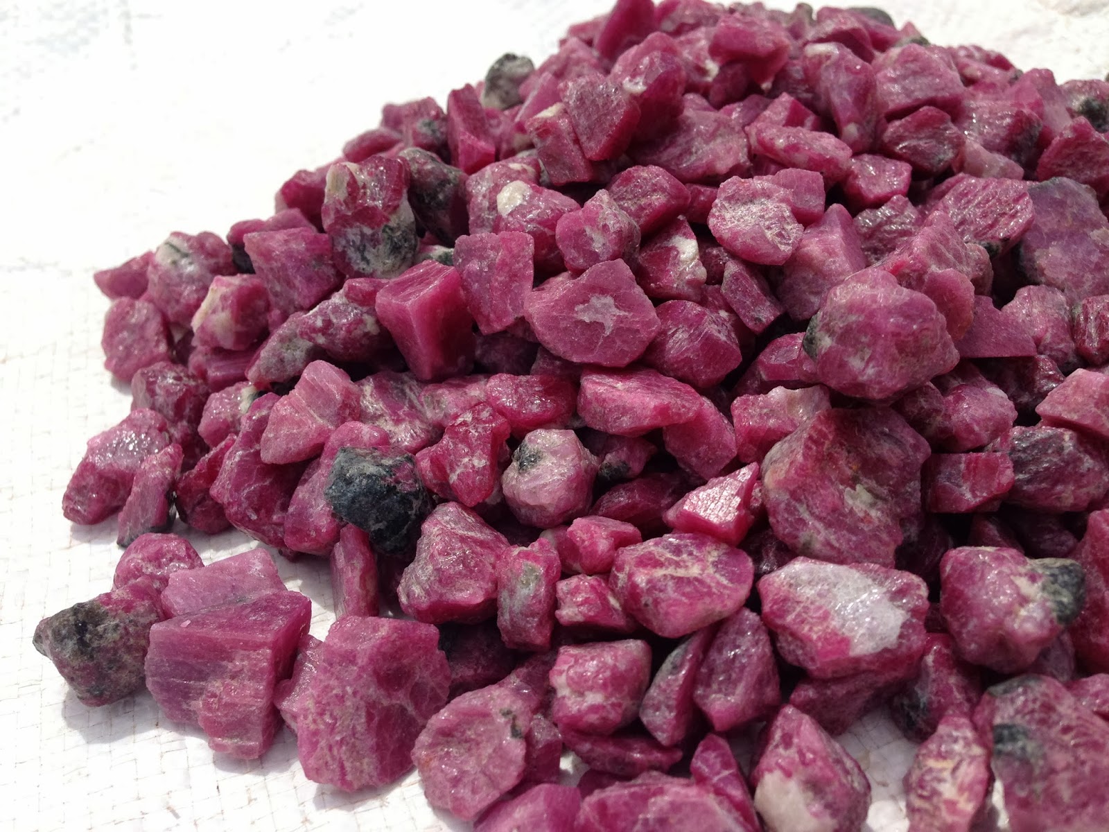 Gem Stone jewellery GEM STONES RUBY [NATURAL ROUGH UNCUT]