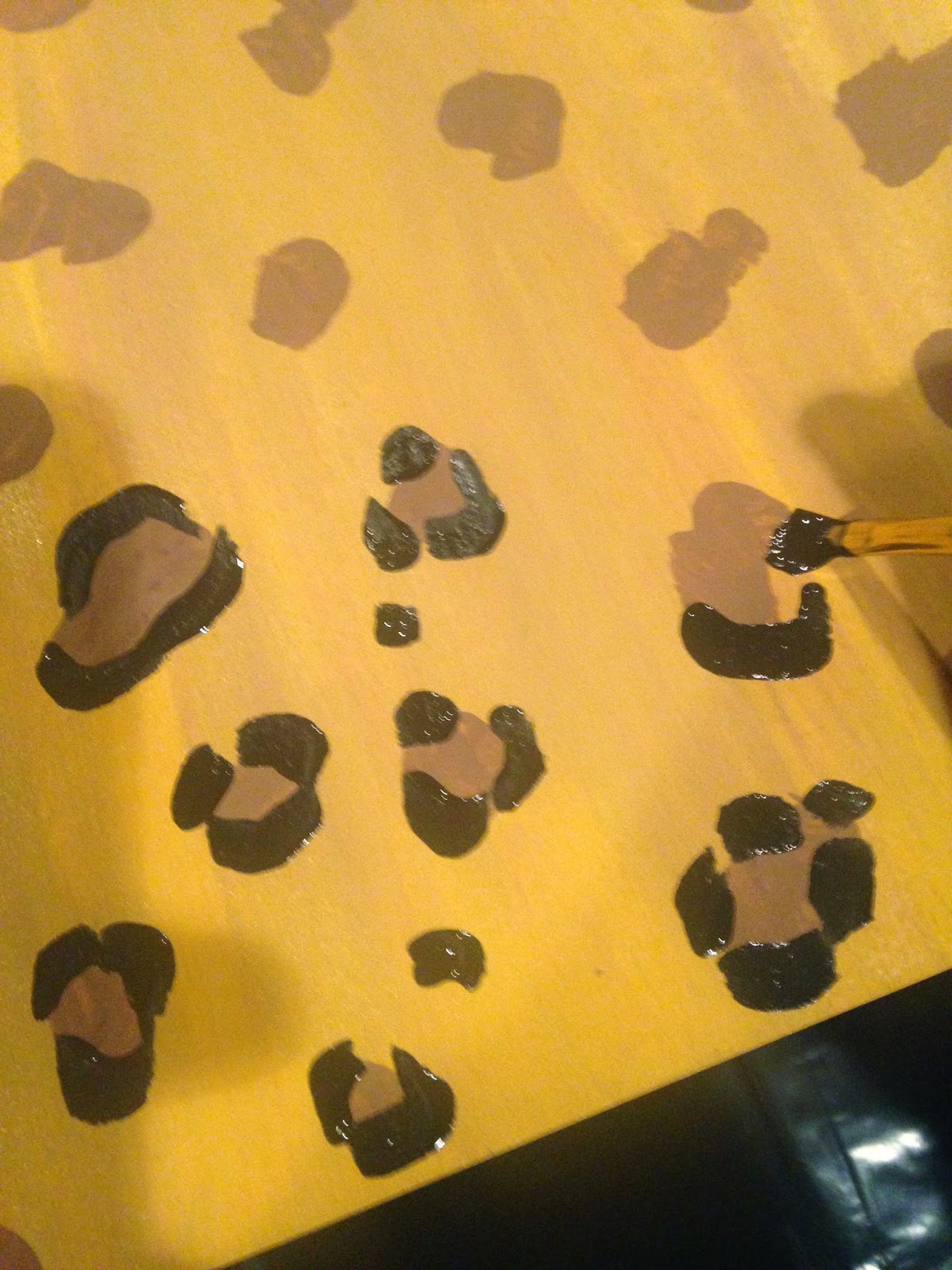 jjSparkles painting leopard print...