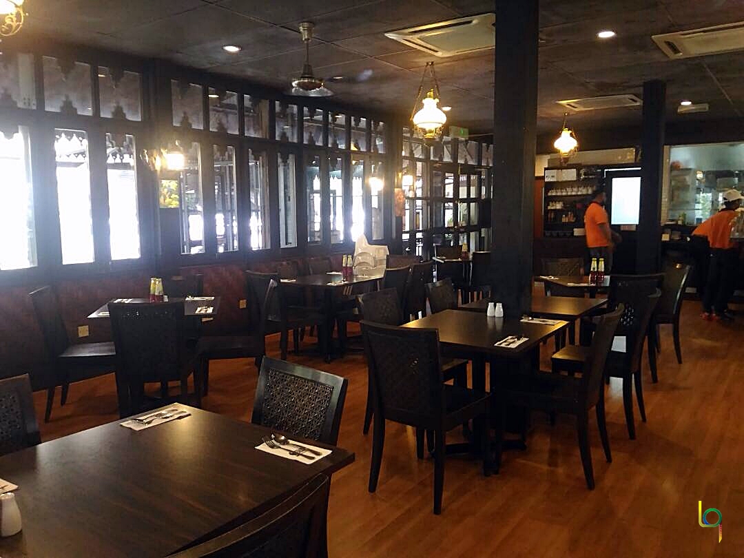 Nikmati Makanan yang lazat di Hornbill Restaurant & Cafe bersama Flora