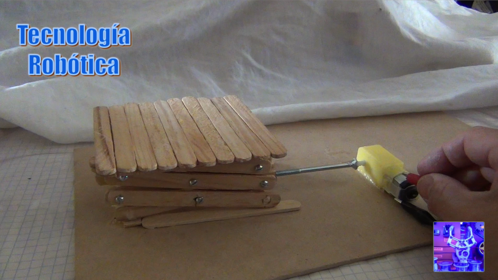 Tecnología Robótica: Elaboración de una grúa de madera