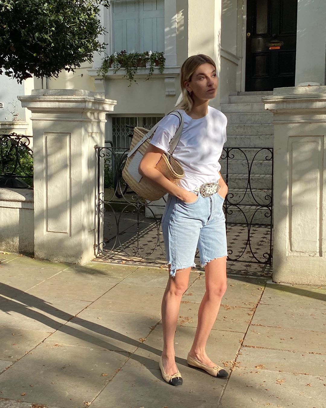 This Long Denim Shorts Style is Trending Right Now
