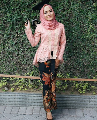 model kebaya wisuda berjilbab terbaru model kebaya wisuda berjilbab terbaru
