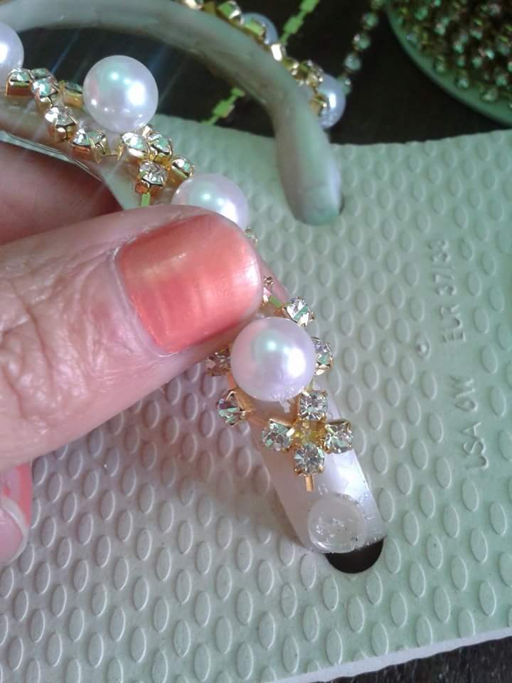 Tina's handicraft how to shape the slippers with beads and pearls