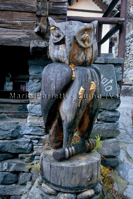 Valle Bavona: Foroglio scultura in legno a Foroglio