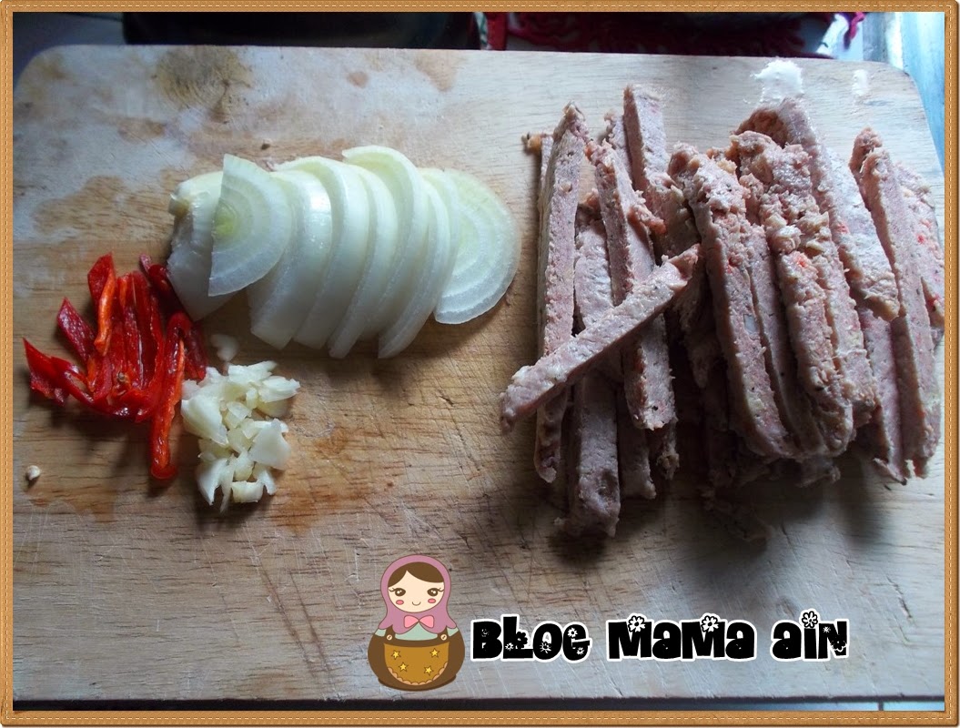 Blog Mama Ain dan Adeeb: Daging burger masak sos