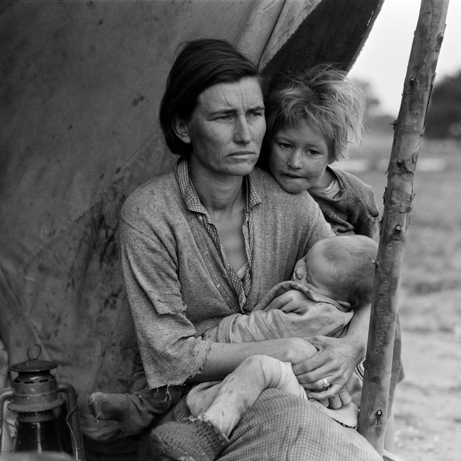 Dorothea_Lange,_Migrant_mother_%28alternative%29,_Nipomo,_California,_1936.jpg Dorothea_Lange,_Migrant_mother_%28alternative%29,_Nipomo,_California,_1936.jpg