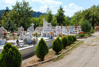 Kαταγγέλλει βεβήλωση τάφου στο Μεγάλο χωριό