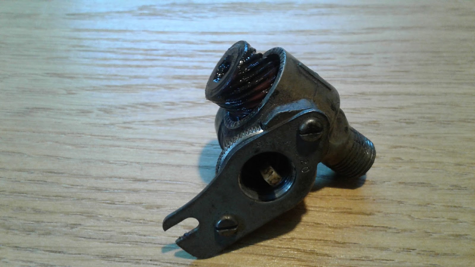 RustyDaytrips.nl MGB Speedo cable curse, electric trickery and handbrake ratchet rubbish