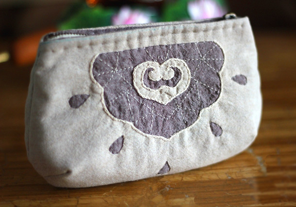 Zippered Pouch / Cosmetic Bag / Make up Bag. DIY. Tutorial with Photos.