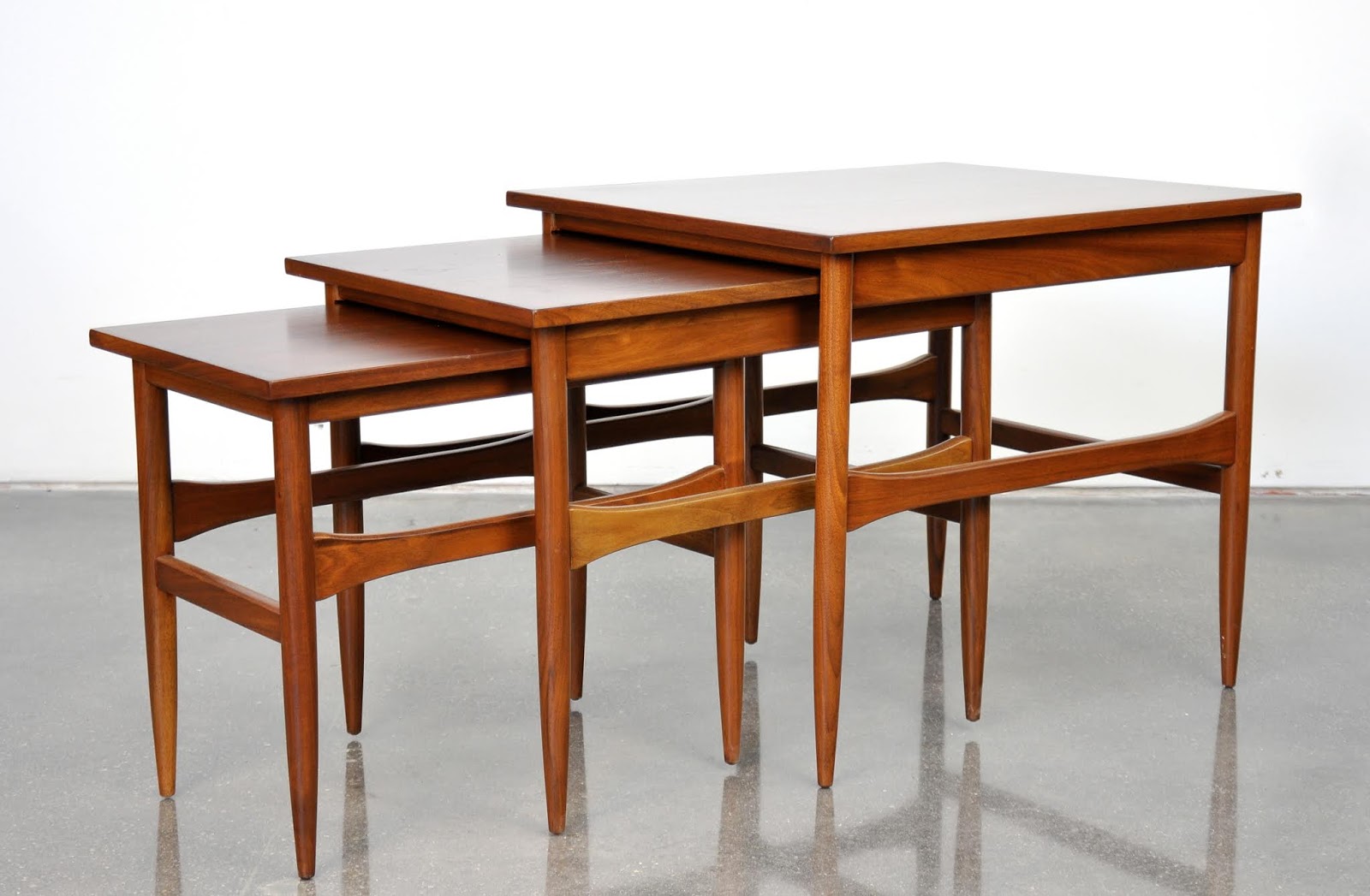 SELECT MODERN Set of MidCentury Modern Walnut Nesting Tables