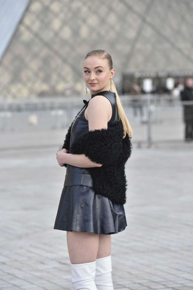 HOT Sophie Turner At The Louis Vuitton Show 2017