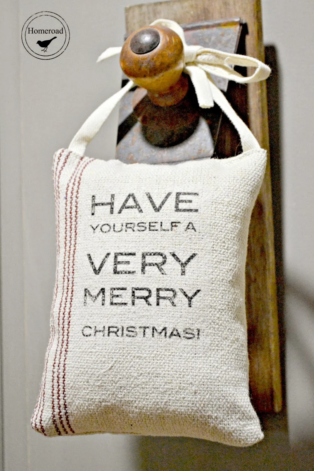 Hanging Grain sack Christmas Pillows www.homeroad.net