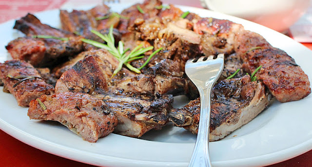 Tips Membuat Kambing Guling yang Empuk