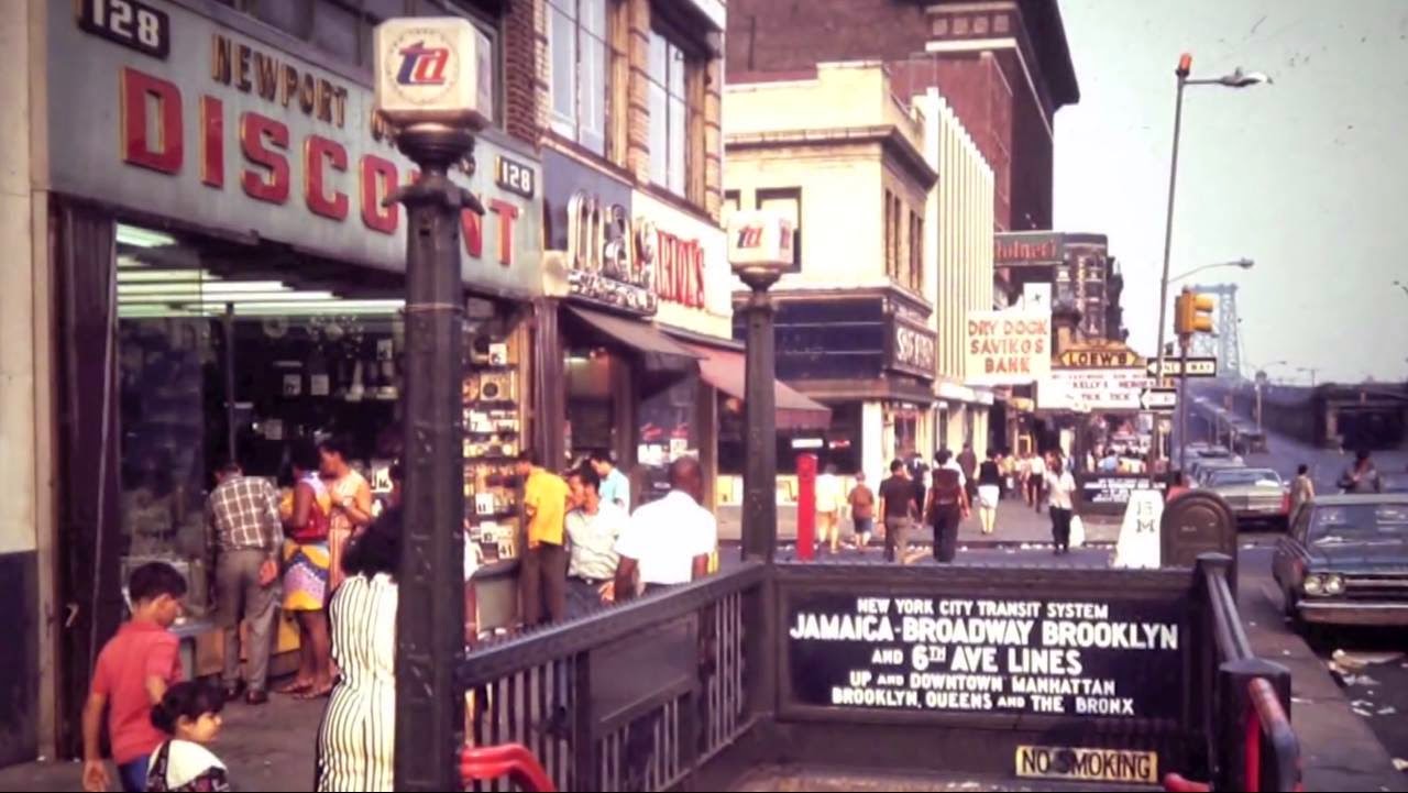 50 Amazing Color Photographs Capture Street Scenes of New York City in