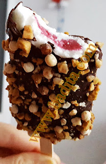 Cherry Crunch Betty Ice - Noua inghetata de vanilie cu miez de cirese amarene invelita in ciocolata 