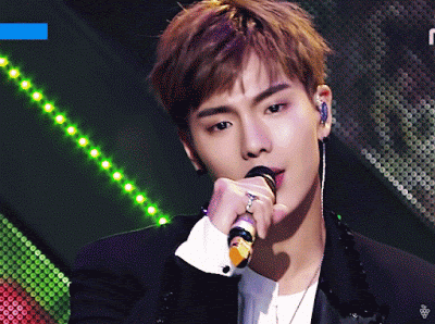 오늘자 앉아서 부르는 몬스타엑스 아름다워.gif | 인스티즈