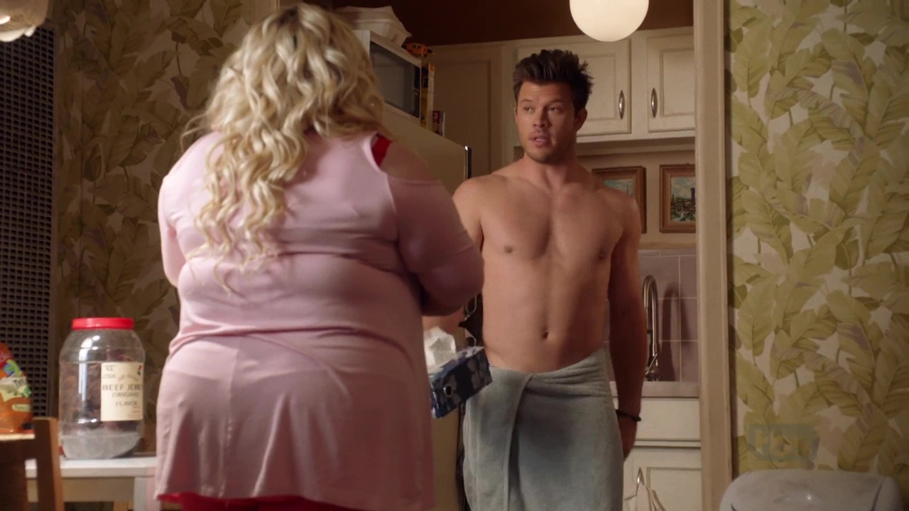 Shirtless Men On The Blog: Jimmy Tatro Mostra Il Sedere.