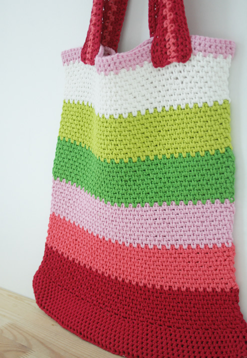 Free crochet pattern: market bag in linen stitch | Happy in Red