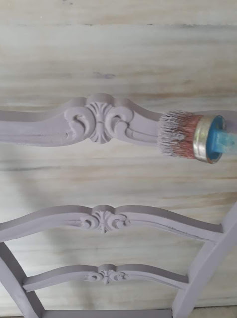 Επιχρύσωση καρέκλας με φύλλα χρυσού 5 Annie Sloan Greece