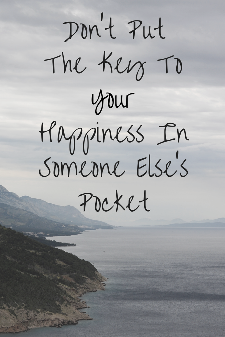 Don't Put The Key To Your Happiness In Someone Else's Pocket | alyssajfreitas.com