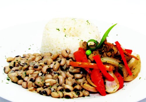 Frejoles con hígado de pollo saltado