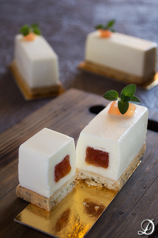 Mousse de Brie, Mermelada de Tomate y Sablée de Orégano y Amapola