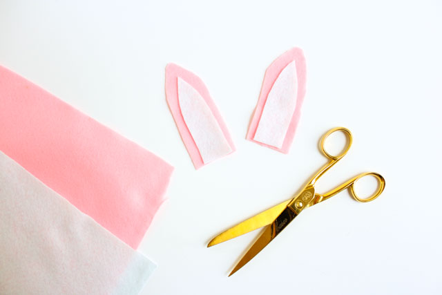 Turn a bag into an bunny Easter basket in under 30 minutes for under $10! #easterbasket #easterbasketideas #bunnybasket Turn a bag into an bunny Easter basket in under 30 minutes for under $10! #easterbasket #easterbasketideas #bunnybasket