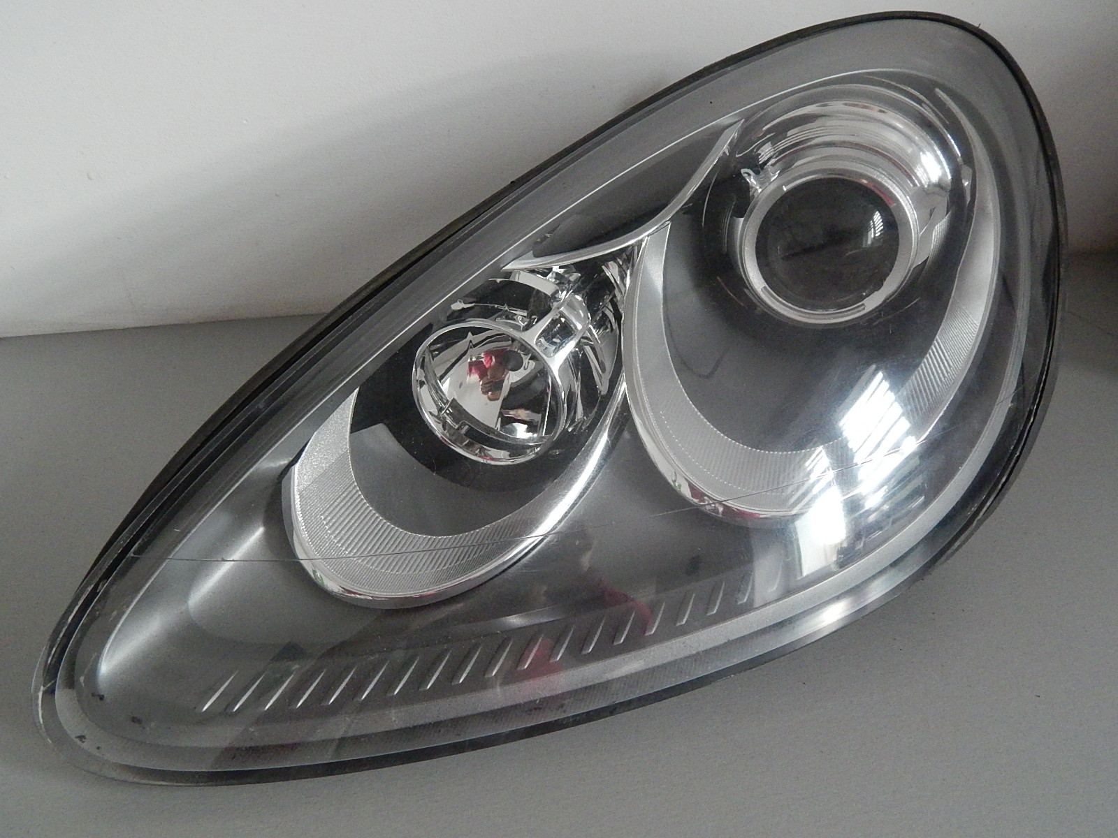 Naprawa świateł samochodowych Porsche Cayenne II lewa