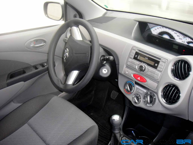 Toyota Etios XS Hatch x Gol x Hyundai HB-20 - interior