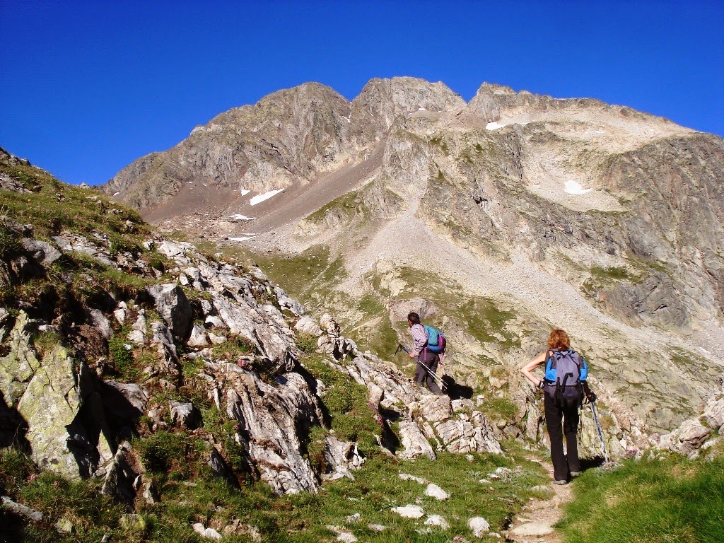 Montesymasdebucuesa 40b12. PIC LABAS POR EL VALLON DE LABAS. 1772012.