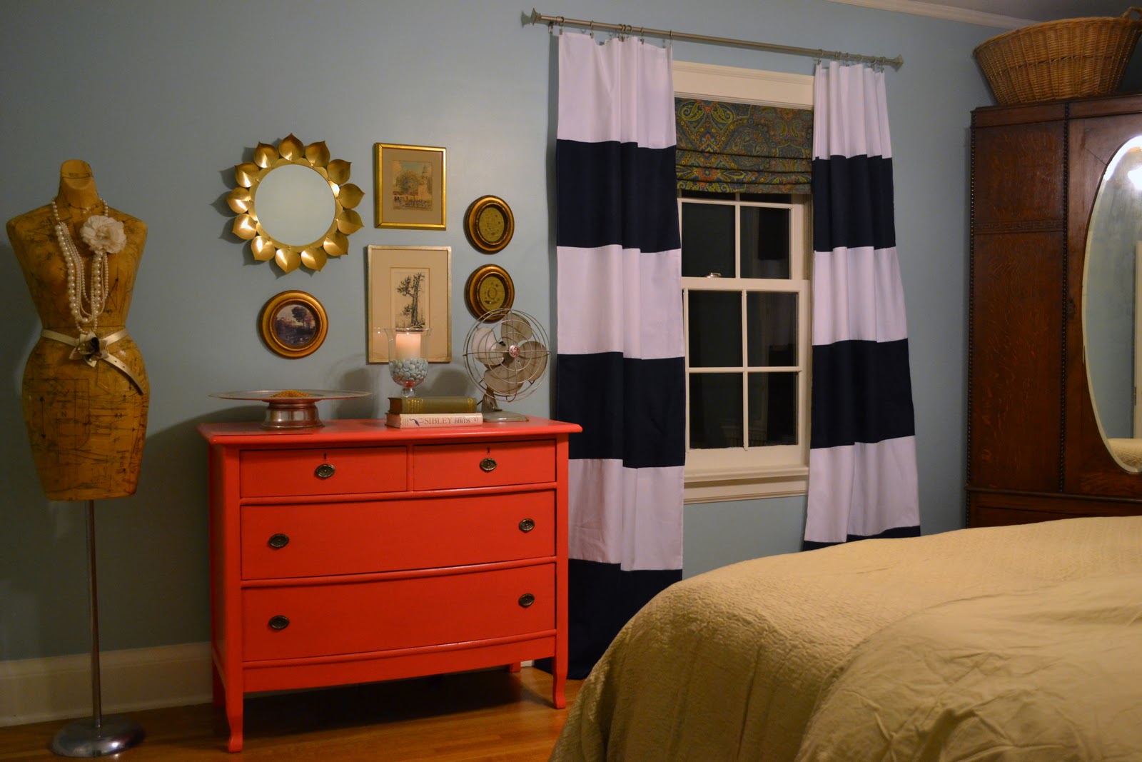 The Lovely Residence: Bedroom Wall Collage