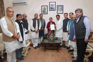 मध्य प्रदेश: 17 दिसंबर को कमलनाथ लेंगे शपथ, ये रही कैबिनेट मंत्रियों की संभावित लिस्ट मध्य प्रदेश: 17 दिसंबर को कमलनाथ लेंगे शपथ, ये रही कैबिनेट मंत्रियों की संभावित लिस्ट