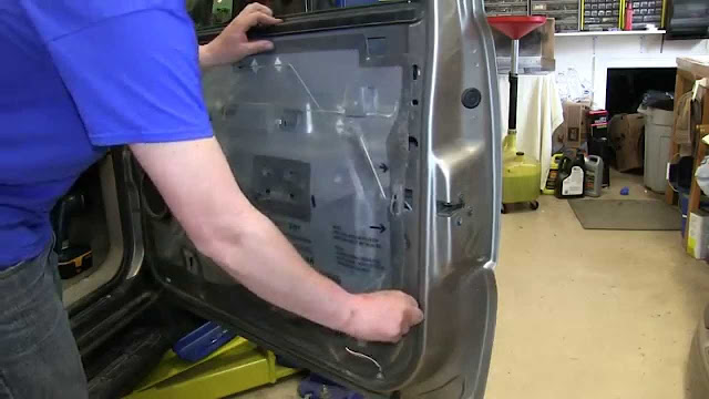 Comment réparer un régulateur de fenêtre électrique Comment réparer un régulateur de fenêtre électrique