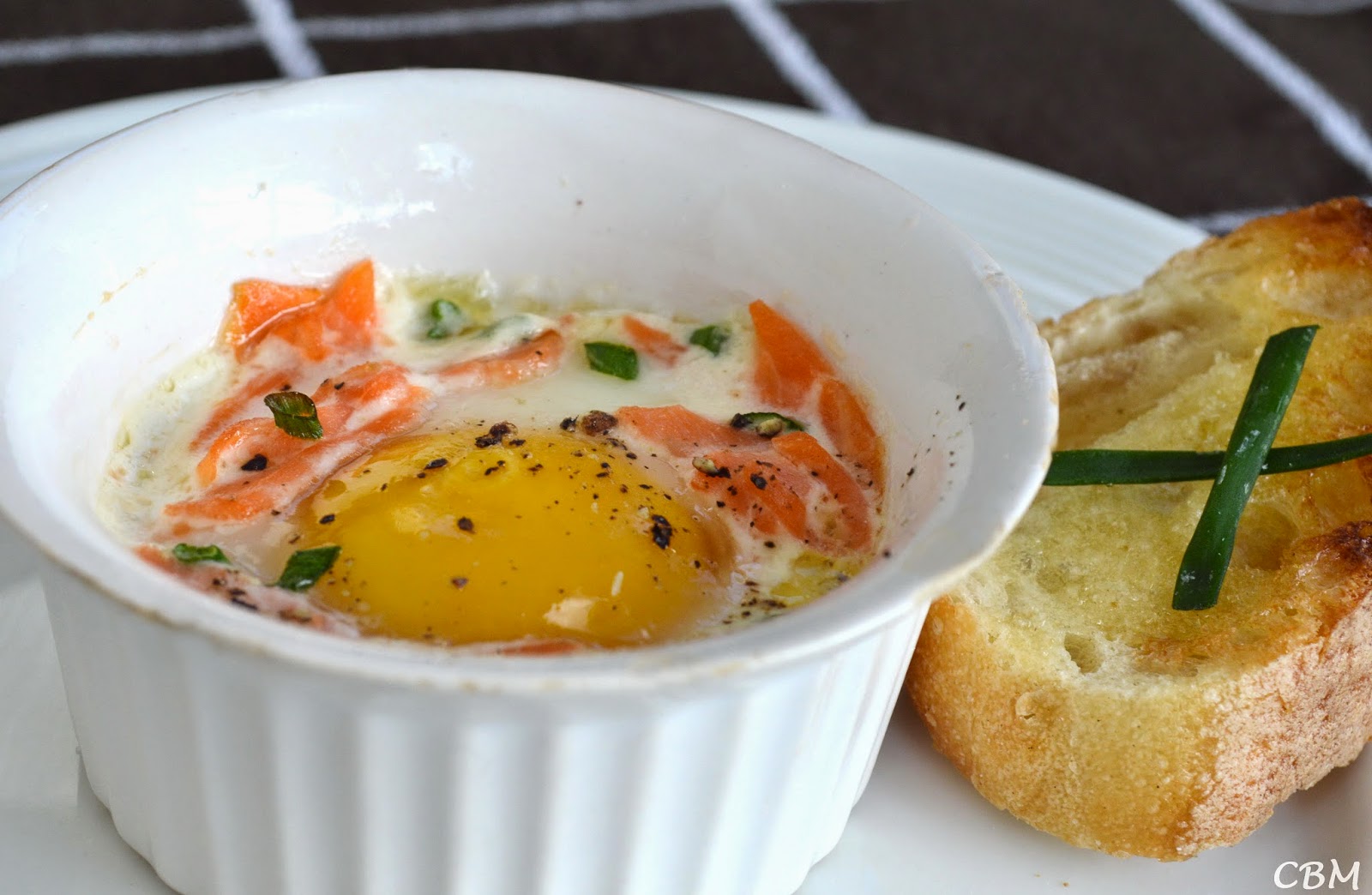 Dans la cuisine de Blancmanger Oeuf cocotte au saumon fumé