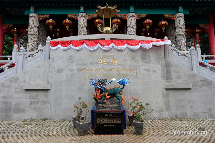 kelenteng kong miao tmii jakarta