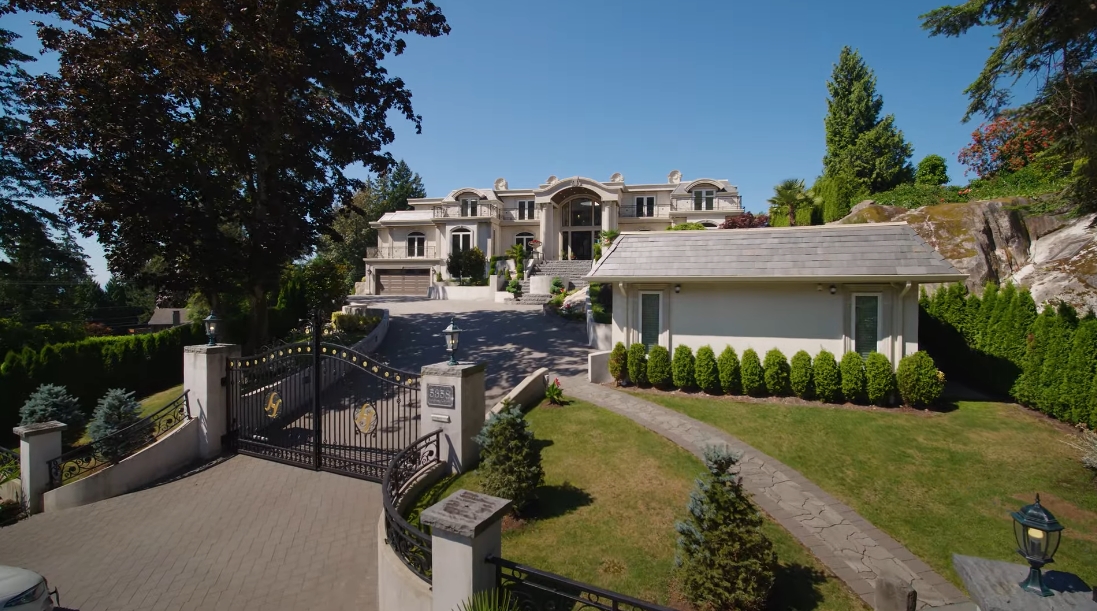 Tour 5358 Kensington Crescent, West Vancouver vs. 73 Interior Design Photos