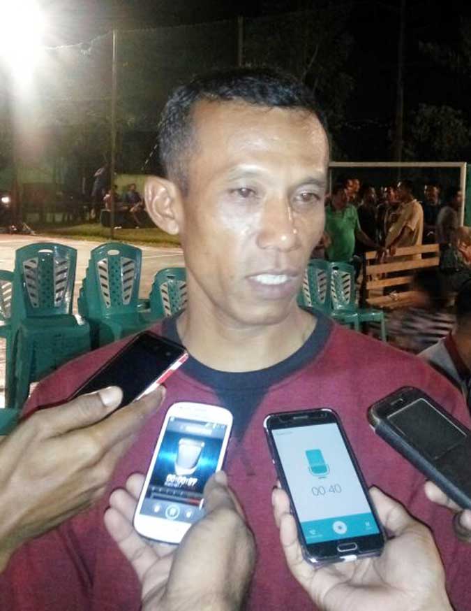 Kodim 1503 Malra Gelar Nobar Film G30S/PKI Langgur, Malukupost.com - Kodim 1503 Maluku Tenggara (Malra) menggelar Nonton Bareng (Nobar) Film G30S/PKI yang diikuti oleh personil Kodim 1503 baik militer maupun PNS serta keluarganya dan masyarakat Malra dan Kota Tual, bertempat di Lapangan Futsall Kodim 1503 Malra, Sabtu (23/9). Dandim 1503 Malra, Letnan Kolonel Airhanud Hilarius Karnedy, mengatakan, kegiatan nonton bareng film G30S/PKI ini bertujuan untuk mengingatkan terutama generasi muda tentang sejarah kelam bangsa Indonesia.