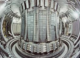 interior do reator tokamak fusao nuclear iter