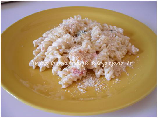 Fusilli caprino e mandorle
